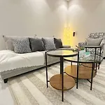 Blvd Apartment With Side Entrance
