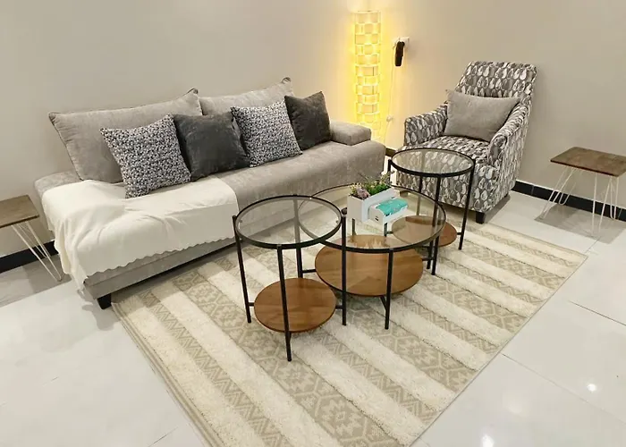 Blvd Apartment With Side Entrance
