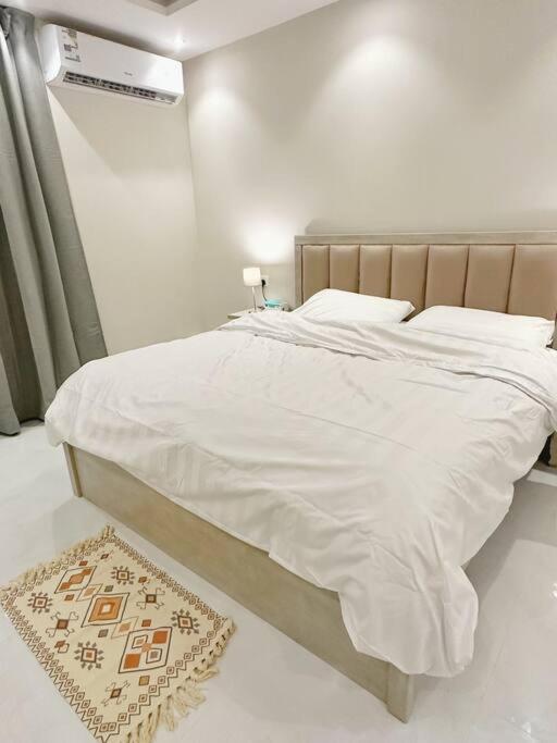 Blvd With Side Entrance Apartment Riyadh